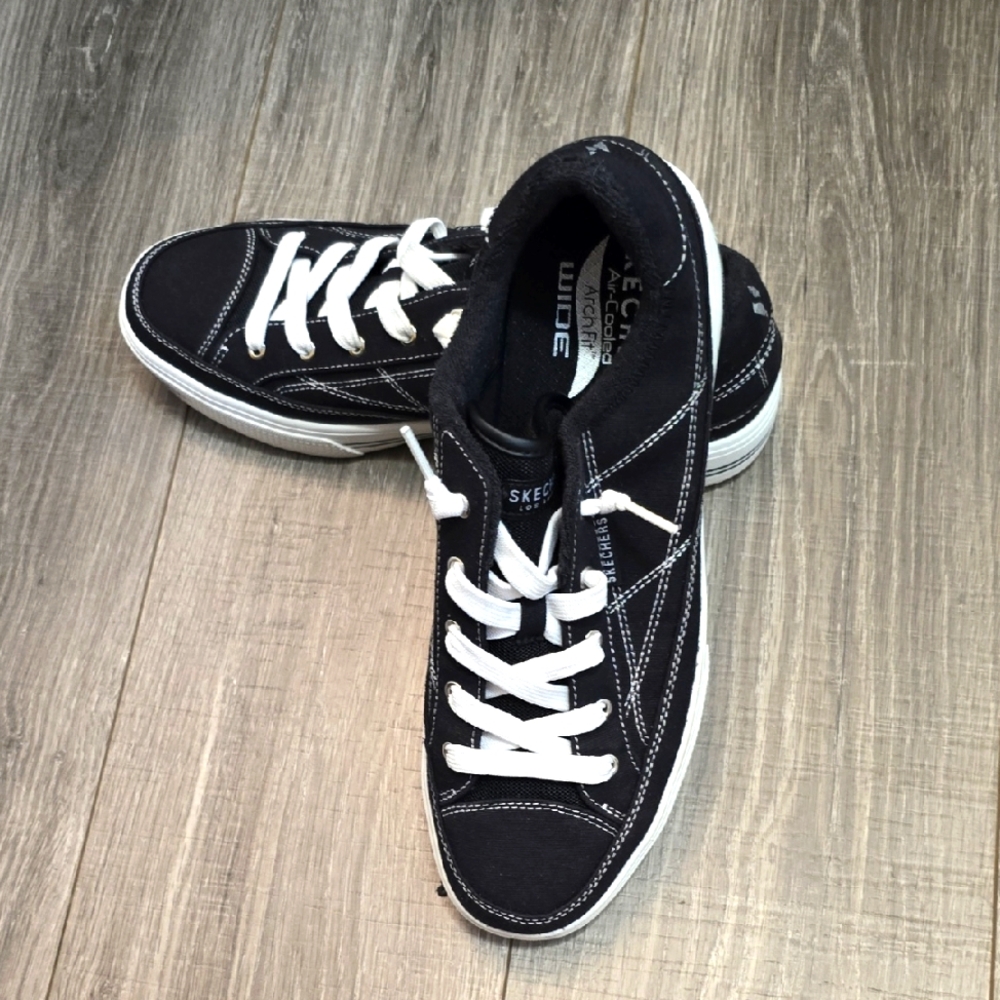 Skechers Men's Black and White Sneakers. Air Cooled, arch Fit & Wide Fit Size 11